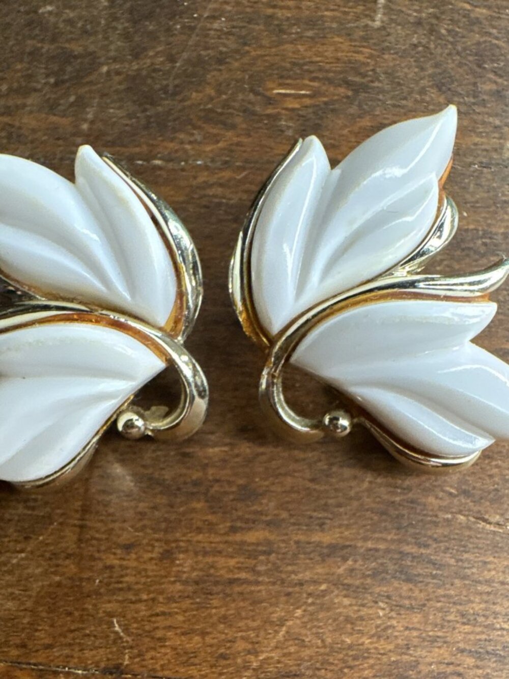 Vintage KRAMER of NY Signed White THERMOSET Leaf Clip On Earrings 1950s Mid Cent